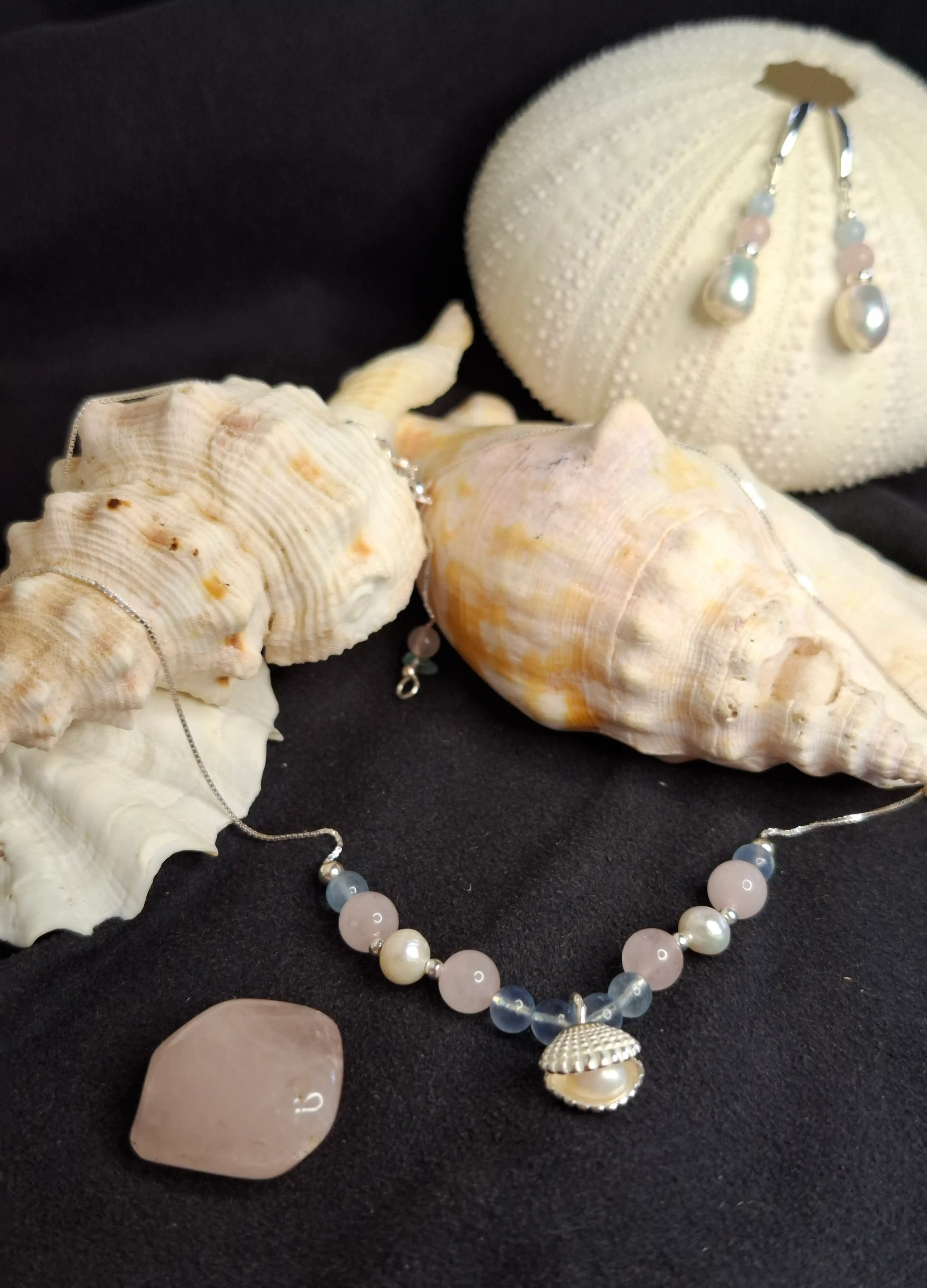 Ocean's Guardian: Aquamarine, Rosequartz & Pearls/Pearl-enclosed Silver Clam (shell) Necklace | S925 Silver